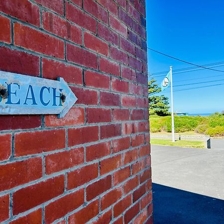 Le Riva Bed And Breakfast By The Beach Уангануй Екстериор снимка