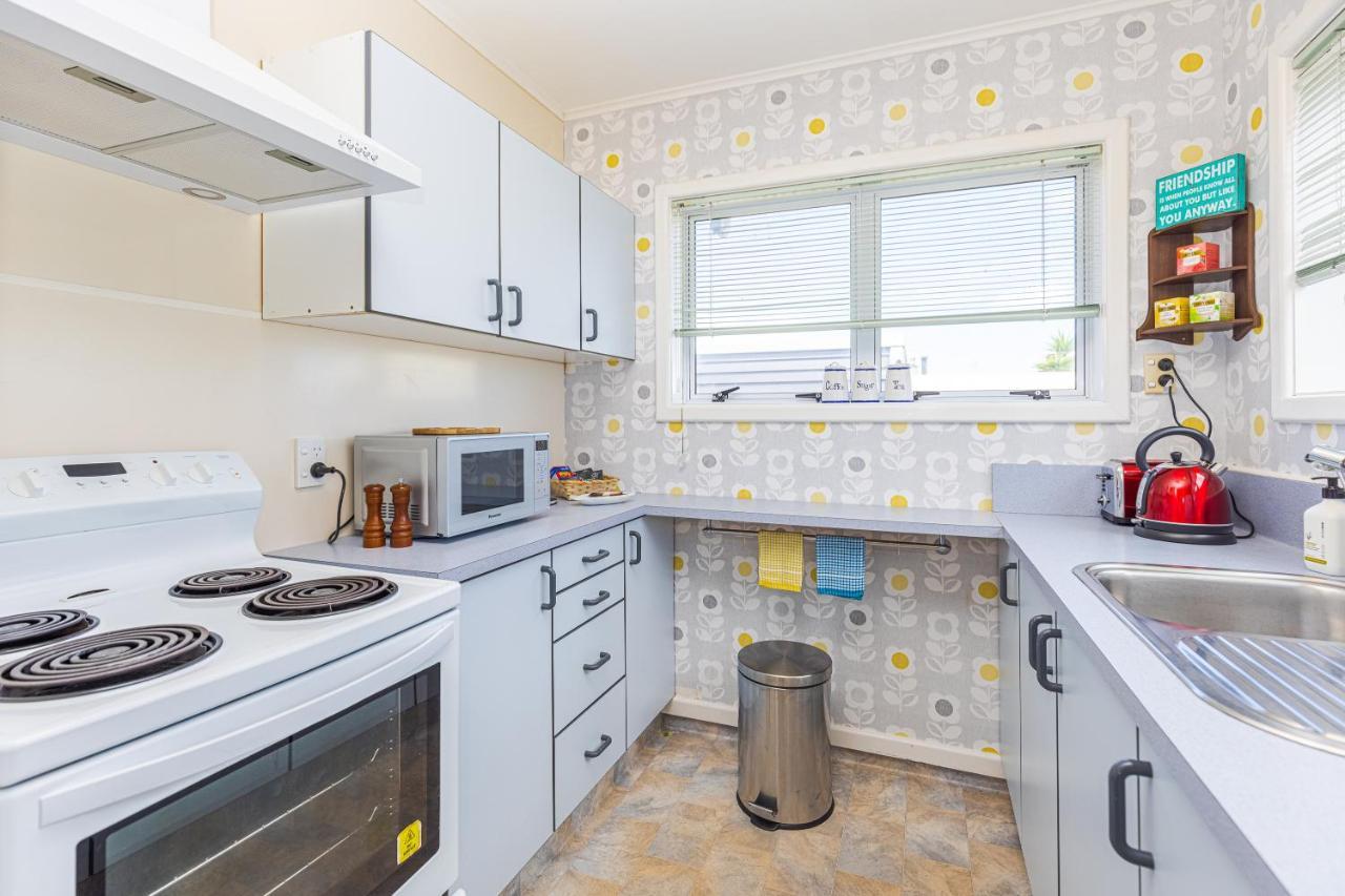 Le Riva Bed And Breakfast By The Beach Уангануй Екстериор снимка