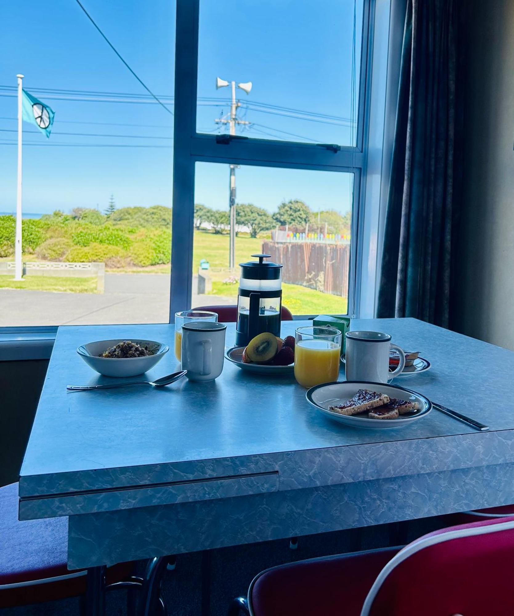 Le Riva Bed And Breakfast By The Beach Уангануй Екстериор снимка